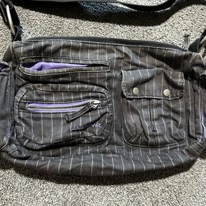 Dakine cross body purse